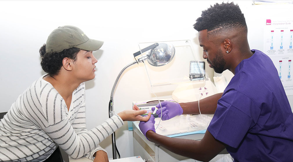 a patient be given a HIV test in a clinic